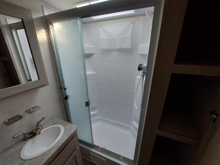 272172