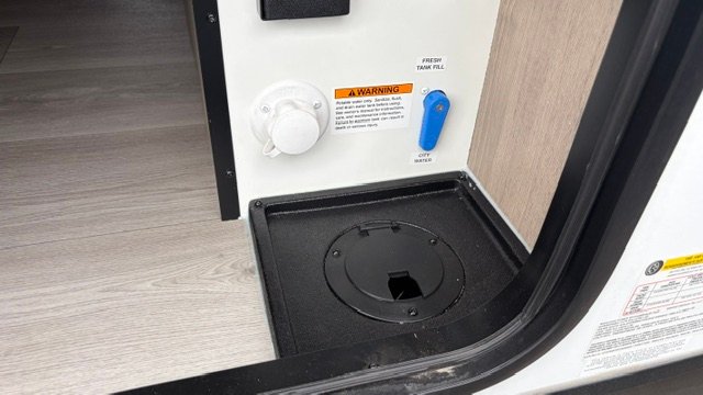 338931