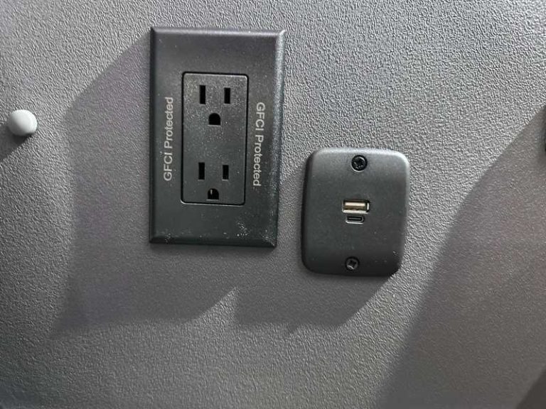 365593