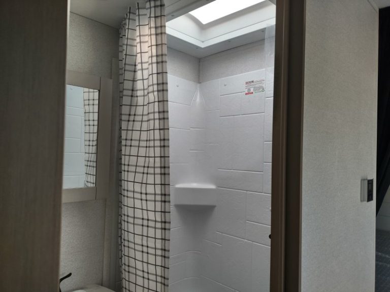 375582