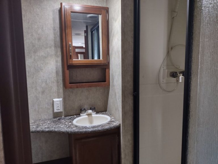 375744