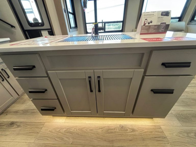 383100