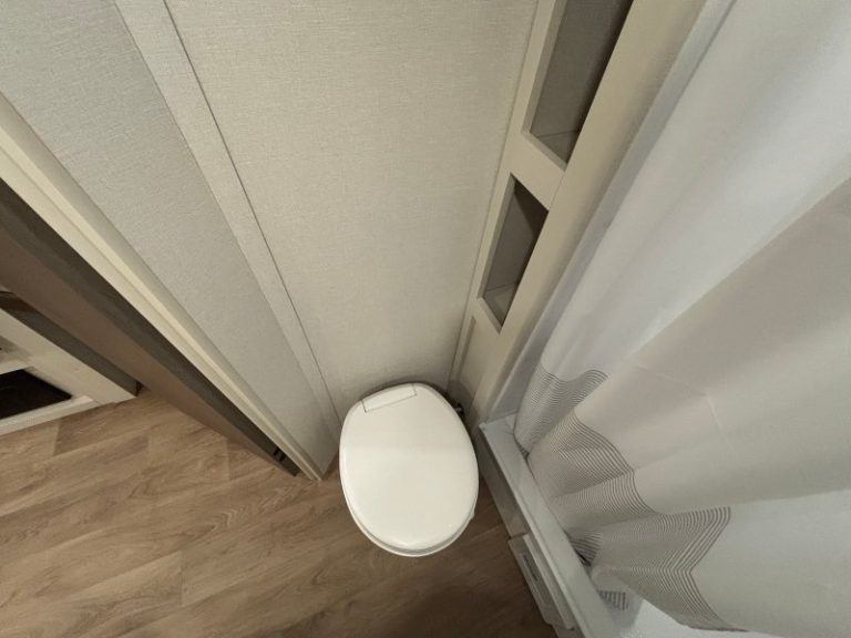 383484